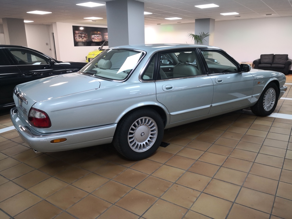 1997 Jaguar XJ8 jmautomobils 3