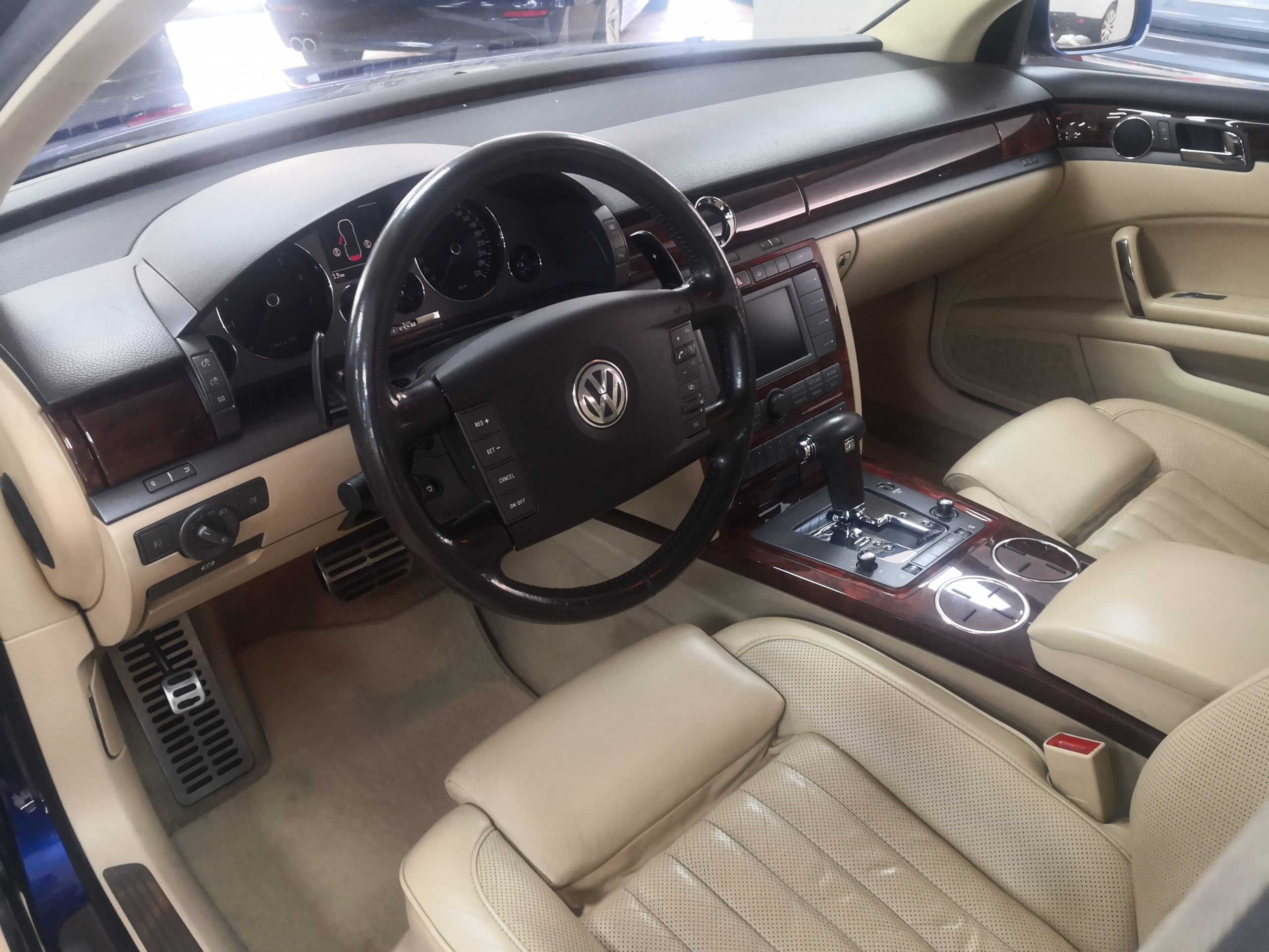2004 VOLKSWAGEN PHAETON V12