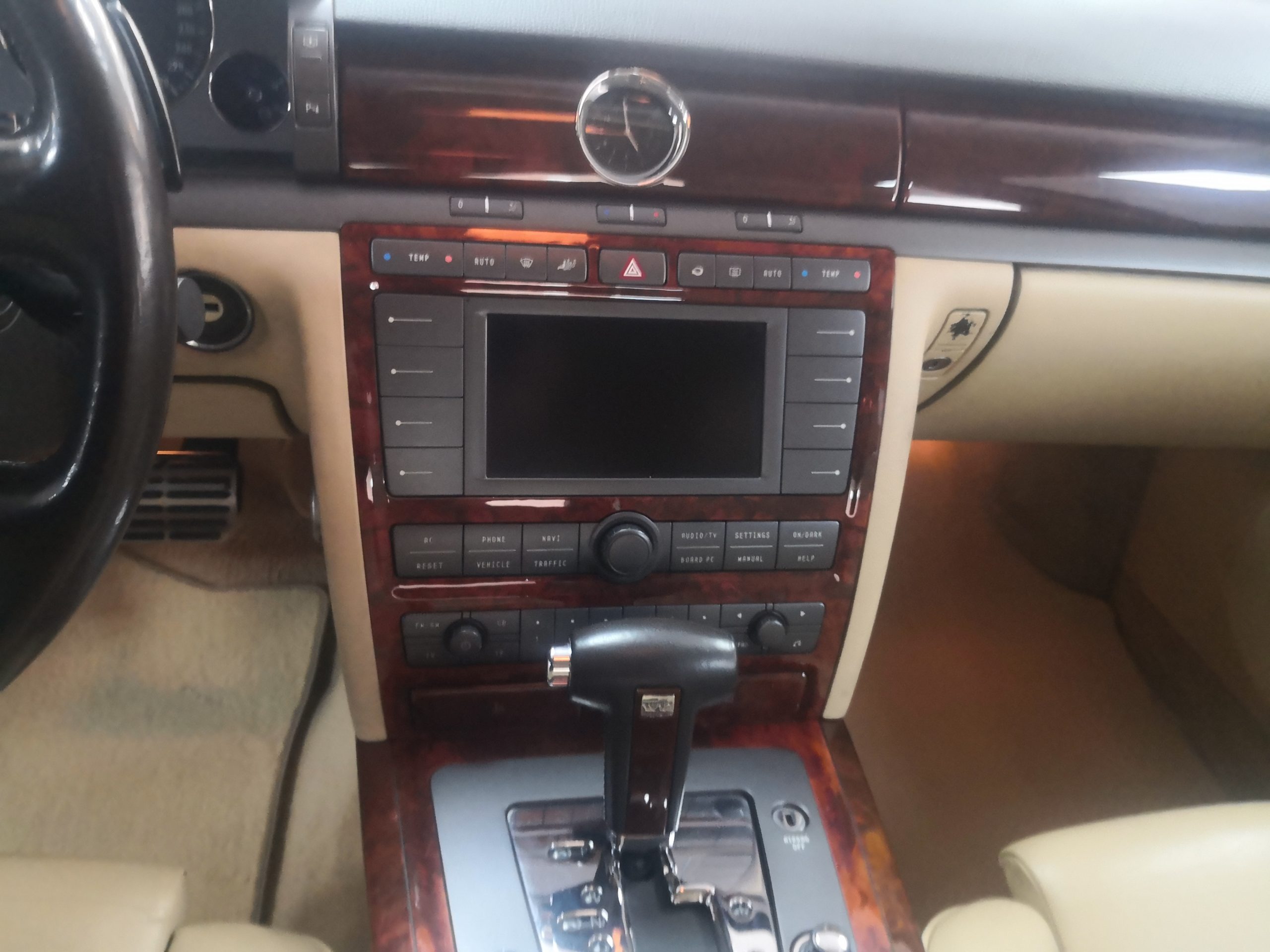 2004 VOLKSWAGEN PHAETON V12