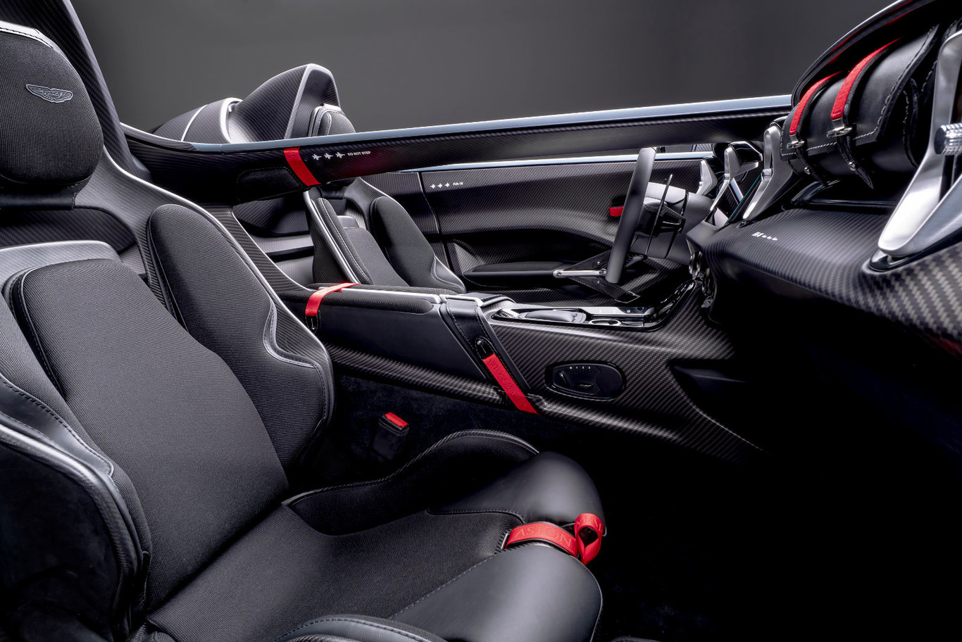 2021 ASTON MARTIN V12 SPEEDSTER