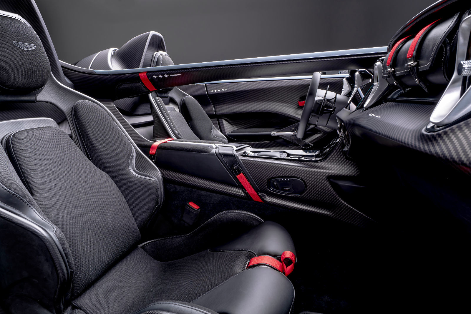 2021 ASTON MARTIN V12 SPEEDSTER