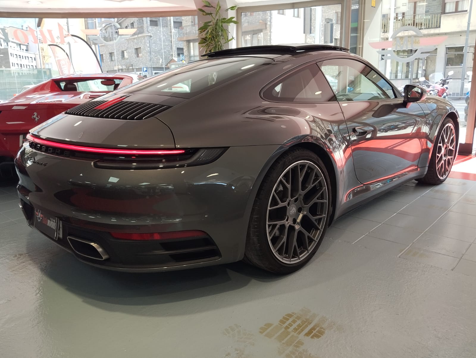2020 Porsche 911 CARRERA 4