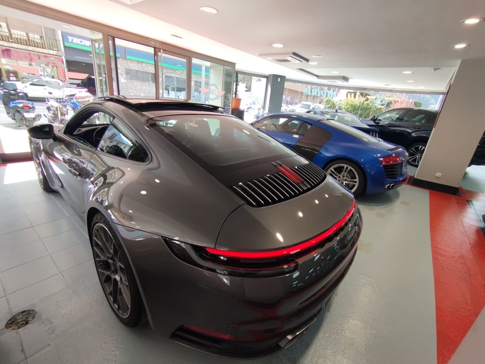 2020 Porsche 911 CARRERA 4