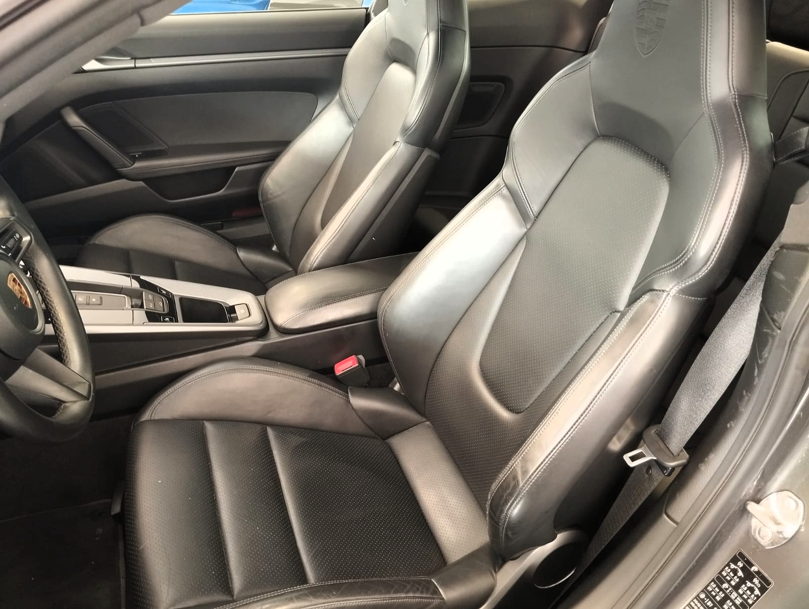 2020 Porsche 911 CARRERA 4