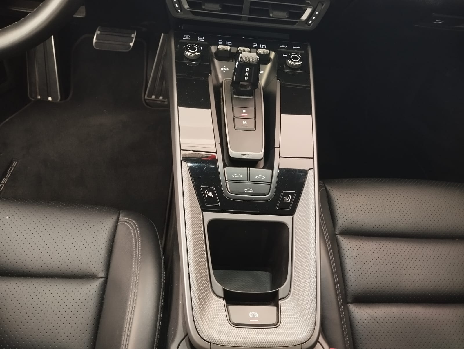 2020 Porsche 911 CARRERA 4