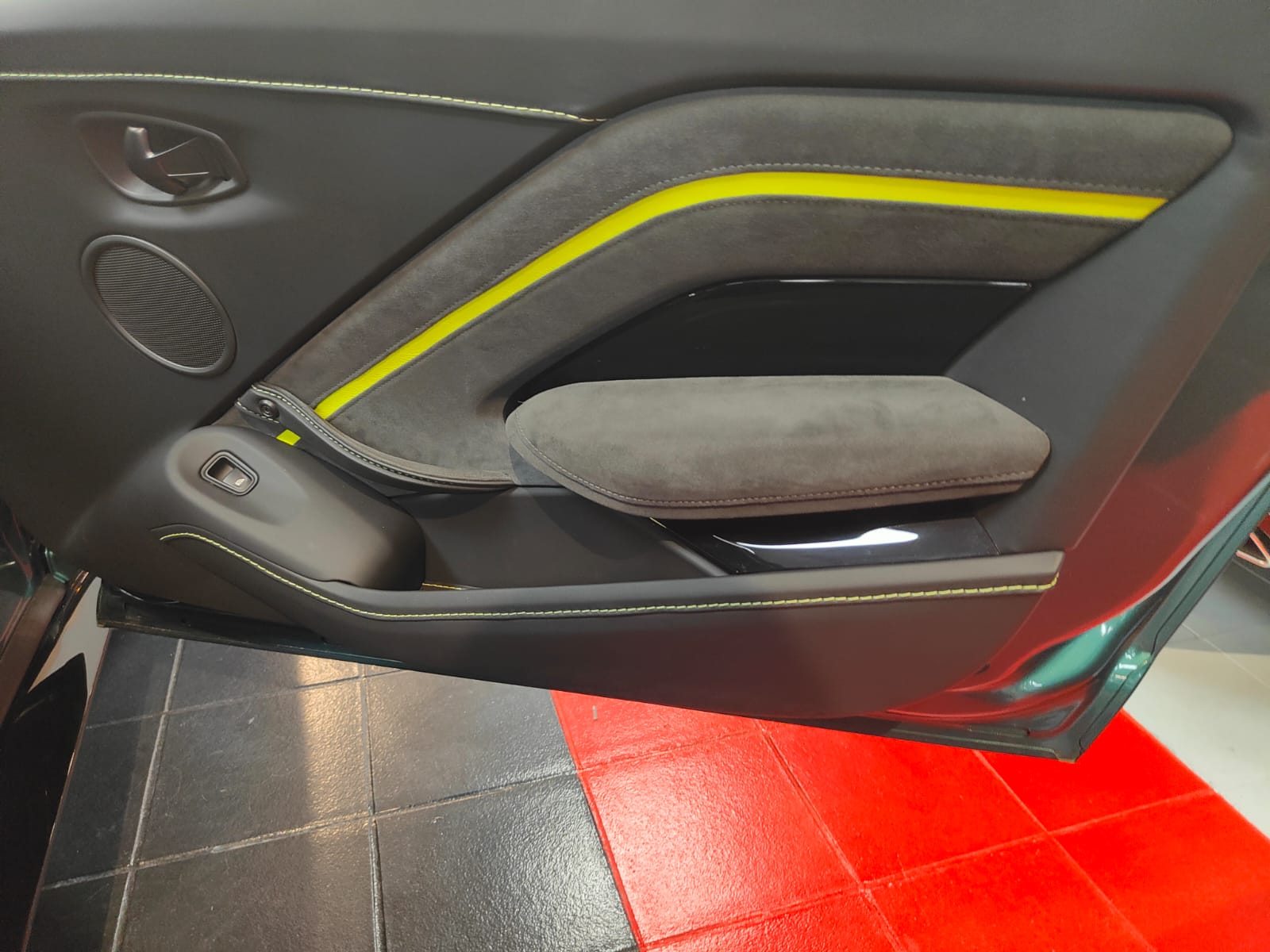 2023 ASTON MARTIN Vantage F1