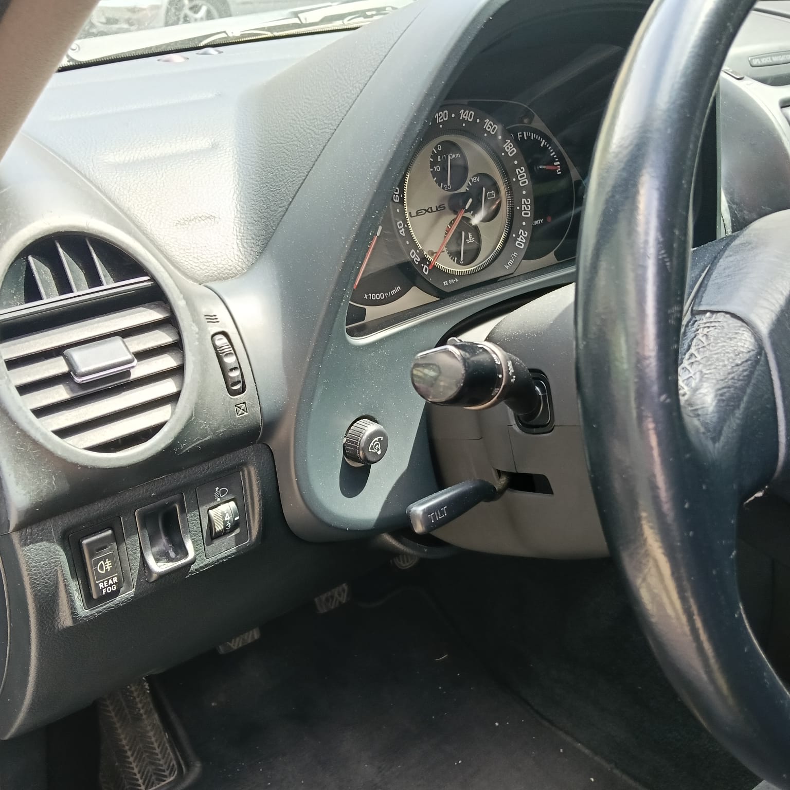 2005 LEXÚS IS200